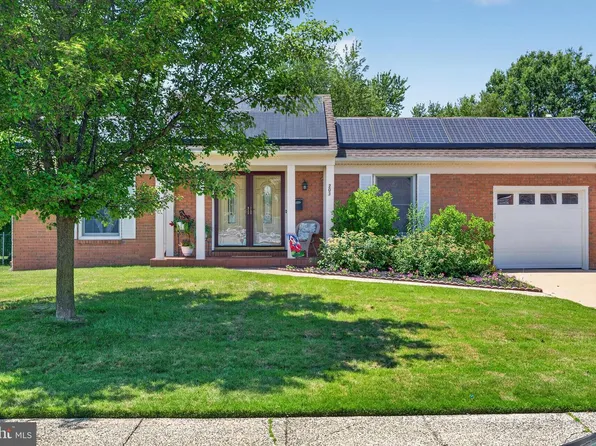 203 Countryside Ln, Mount Laurel, NJ 08054