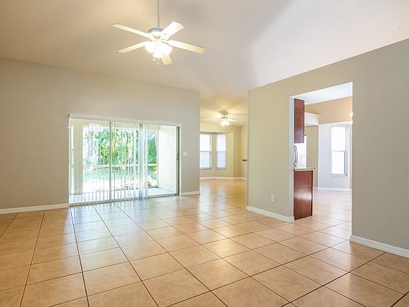 3rd image of 18025 Horseshoe Bay Cir