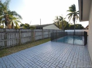 10106 NW 21st St, Pembroke Pines, FL 33026