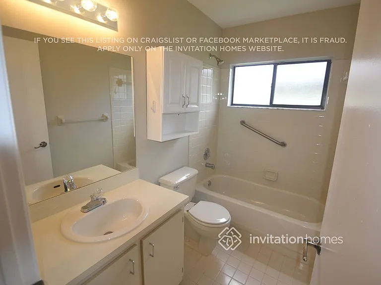 4933 NW 96th Ter — Photo 16