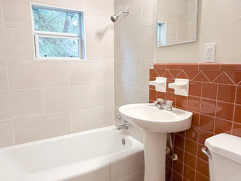 4305 NW Denver Ave — Photo 3