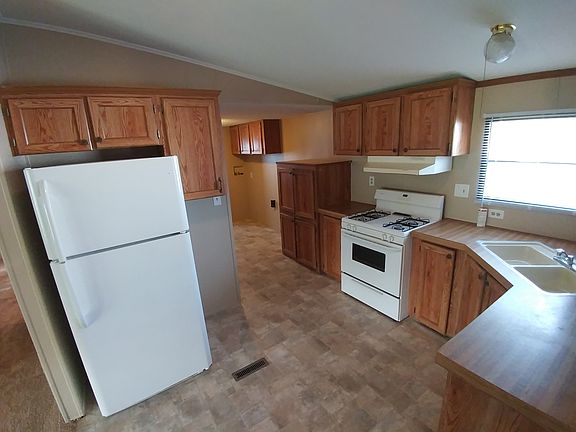 3rd image of 78 Berry Ln
