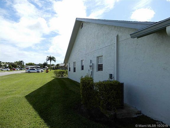 3rd image of 5248 Crystal Anne Dr