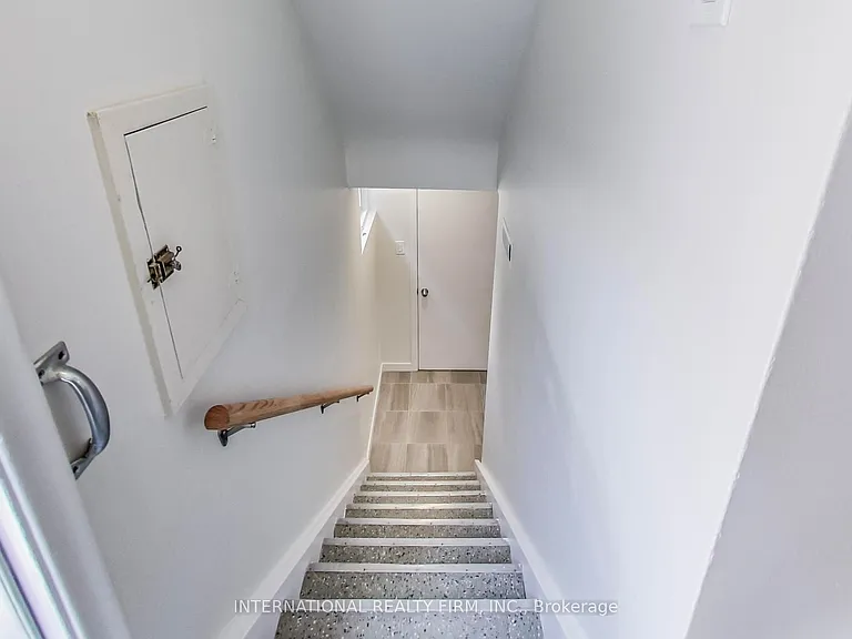 1097 Glengrove Ave — Photo 20