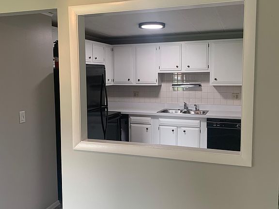 4th image of 1102 Mercury Dr Unit 1D