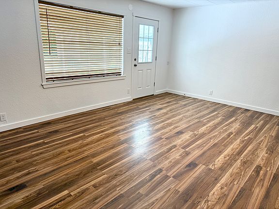 4th image of 305 E 1st Pl #B