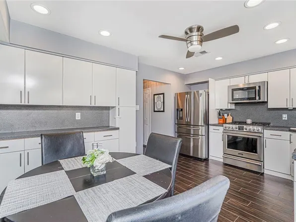 69 Rolling Hill Green image 12 of 30