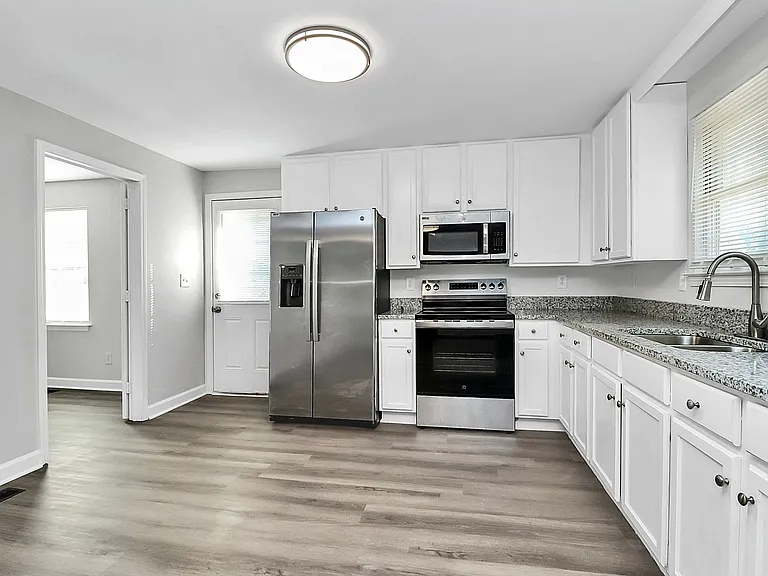 2429 Marlowe Ave — Photo 11