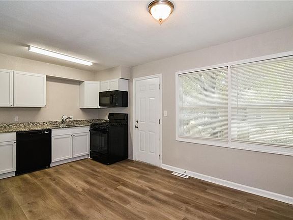 4th image of 11203 Palmer St