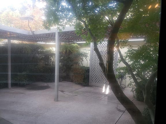 5th image of 957 E Foxhill Dr
