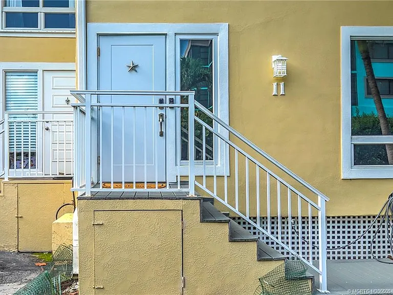 245 NE Macarthur Blvd #11 — Photo 4