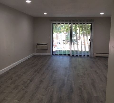 4th image of 330 Simmonsville Ave APT 1B