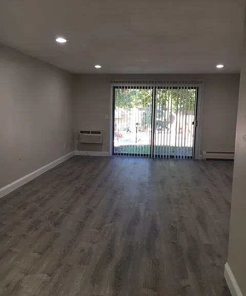 330 Simmonsville Ave #1B — Photo 4