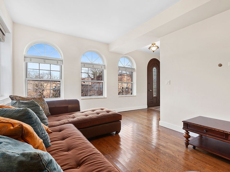 1st image of 6049 Huxley Ave #2