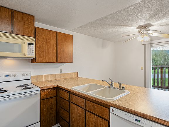 2nd image of 653 Myrtine St #D