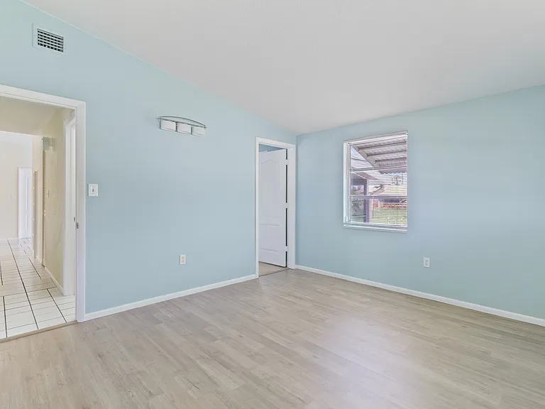 22312 Lasalle Rd — Photo 20