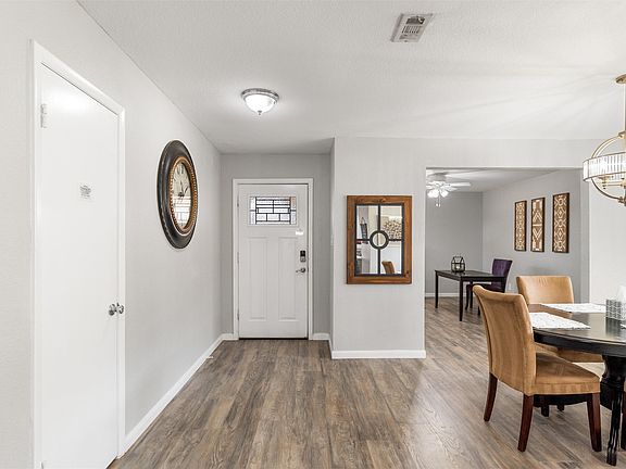 3rd image of 2753 Larkspur Ln