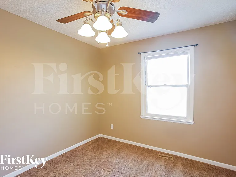 8837 NE 74th Ter — Photo 5