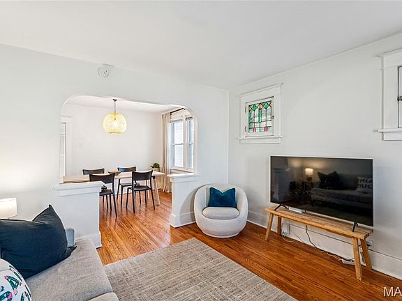 5th image of 2146 Esther Ave