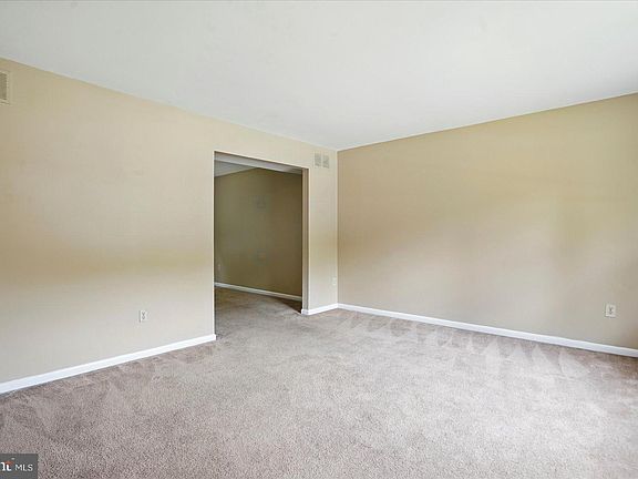 4th image of 9230 Wood Creek Ct