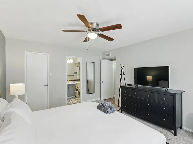 3454 Livingston Ln — Photo 23