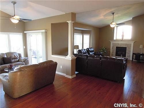 4th image of 5137 Lyle Dr