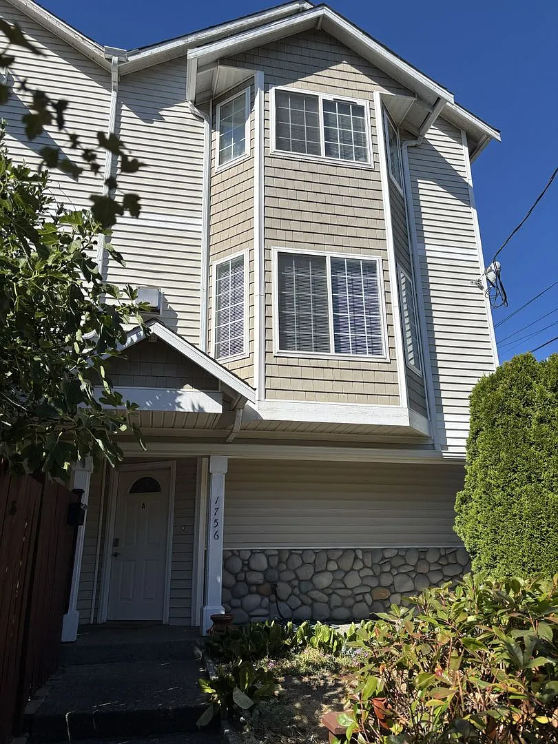 Ballard Townhouse — Photo 1