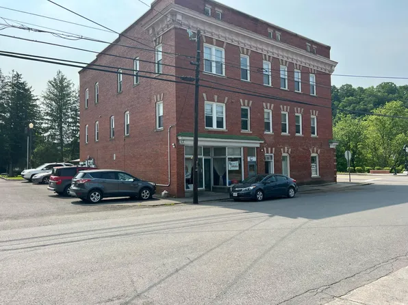 104 Monroe St N, Alderson, WV 24910