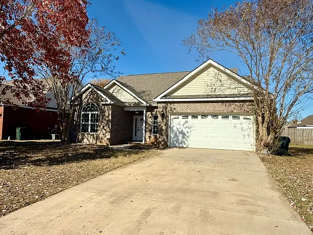 3 bed, 1451 sqft, $2,100 — Photo 2