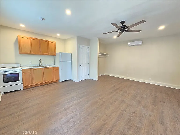 1346 N Midsite Ave — Photo 3