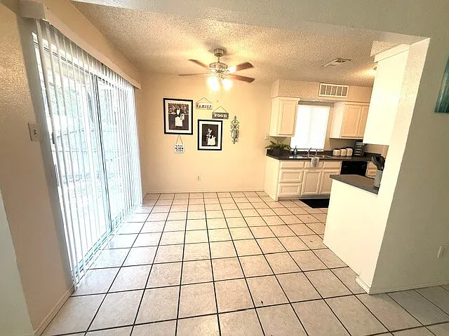 3 bed, 2.5 bath, 1200 sqft, $1,695 — Photo 4