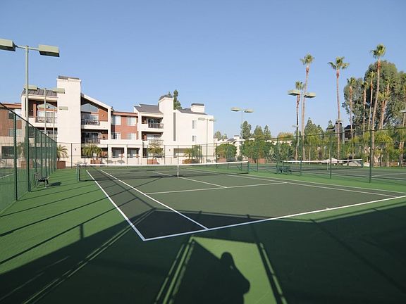 4th image of 21550 Burbank Blvd