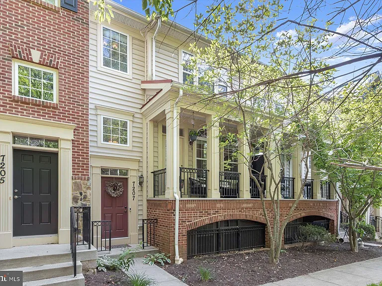 7207 Phelps Hill Ct — Photo 2