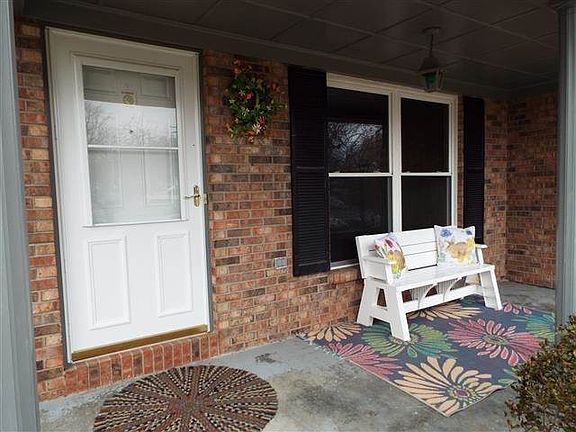 2nd image of 416 N Ivy Ln