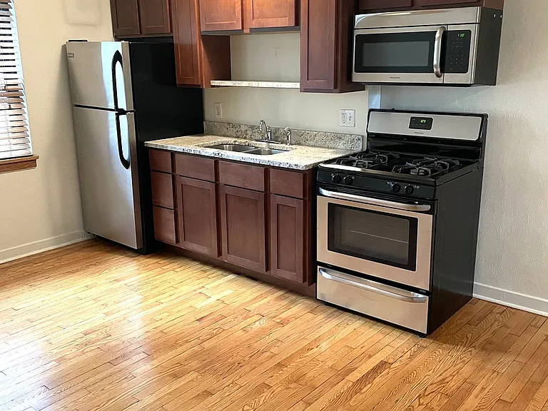 Virginia Apartments — Photo 2