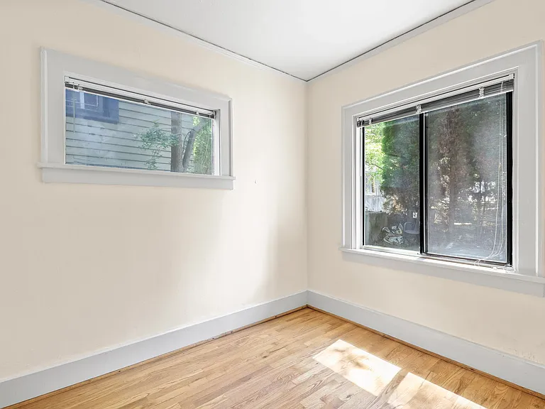 1526 SE Hawthorne Blvd #1 — Photo 2