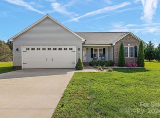 2372 Mintew Cir, Lincolnton, NC 28092