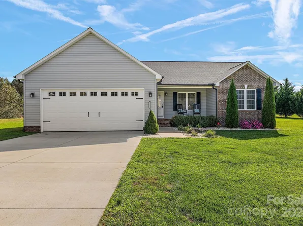 2372 Mintew Cir, Lincolnton, NC 28092