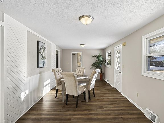 5th image of 100 Park Ave W