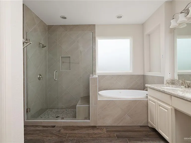 4628 Estancia Pkwy — Photo 17