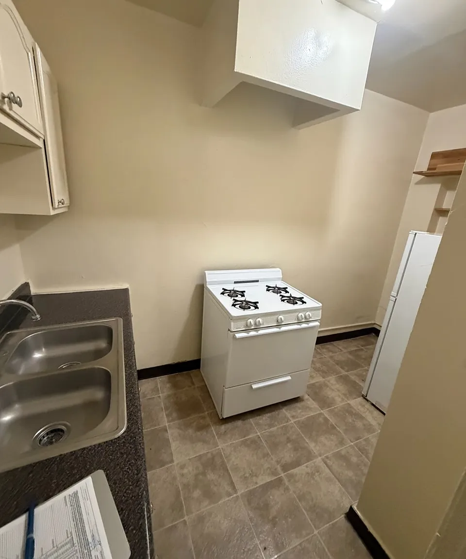 Catalina Apartments — Photo 4