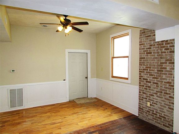 4th image of 402 E Franklin St