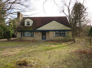 10 Suburban Ave, Carnegie, PA 15106