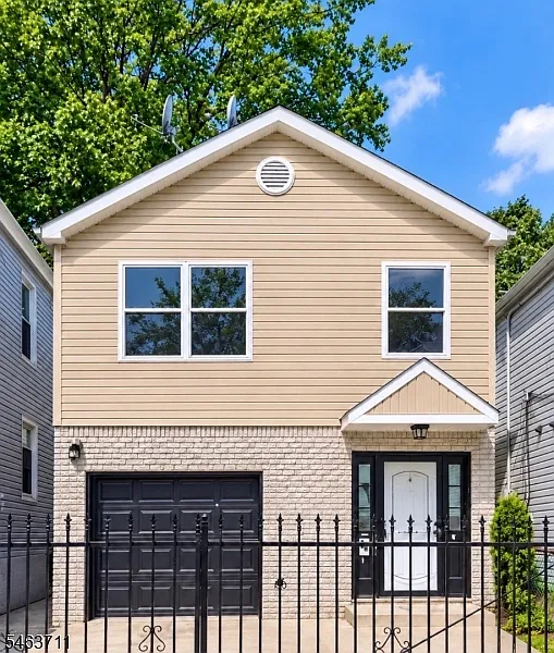3 bed, 1.0 bath, $2,700 — Photo 1