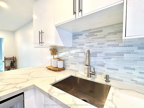 4th image of 629 Rathburn Rd #30