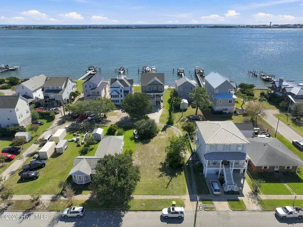 1409 Shackleford Street, Morehead City, NC 28557