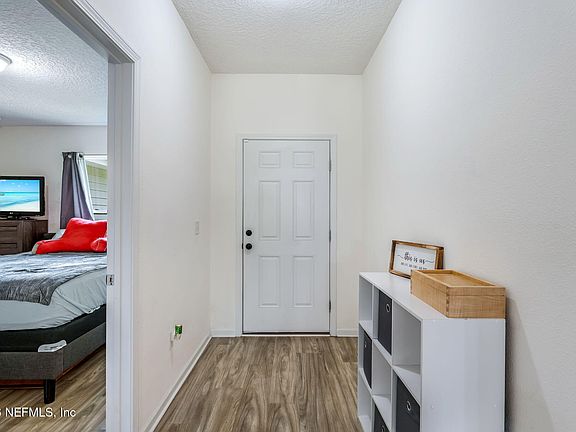 3rd image of 2351 DAISY Street