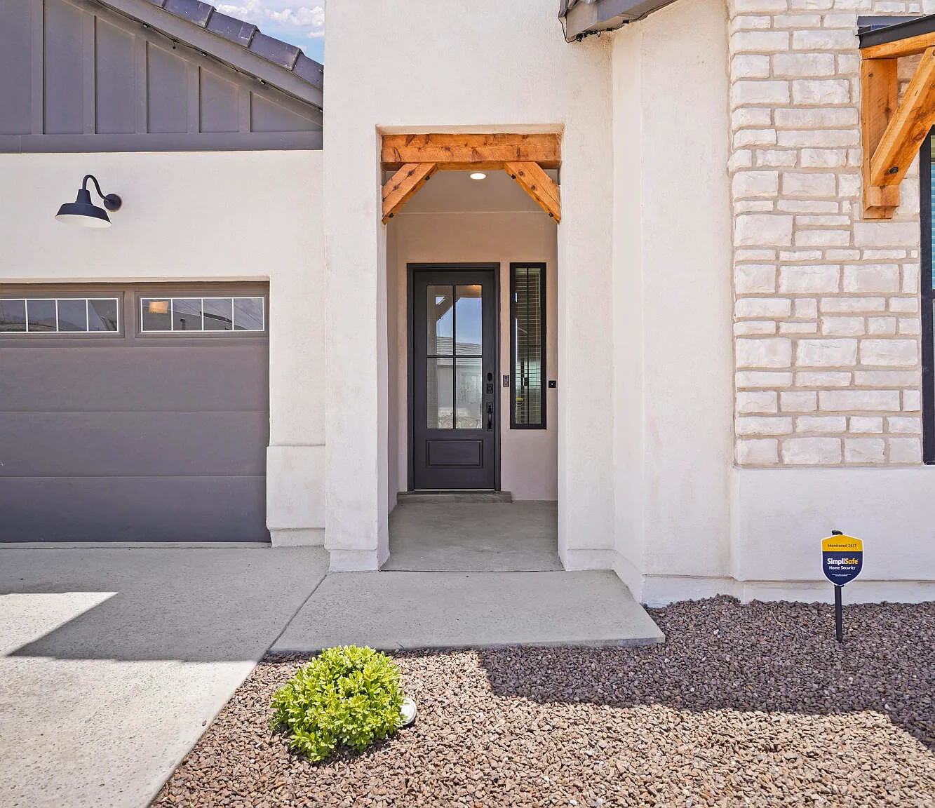 4 bed, 2.5 bath, 1765 sqft, $2,150 — Photo 4