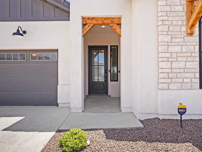 13992 Margaret Ponce Ave — Photo 4