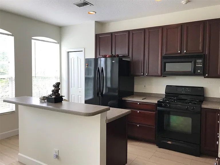 2915 Pointeview Dr — Photo 8